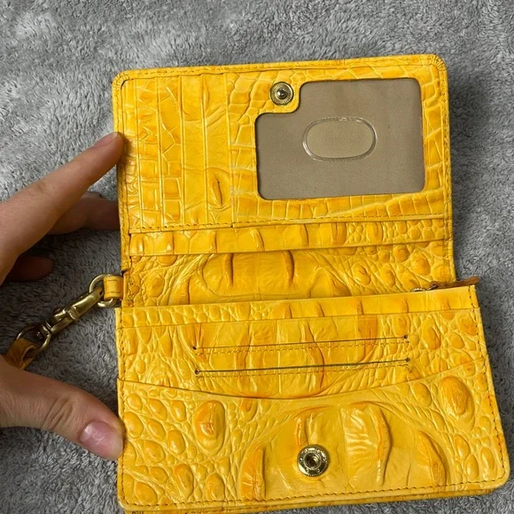 Brahmin Debra Yellow Melbourne Leather Wristlet Wallet Purse Authentic Croc - Picture 6 of 10